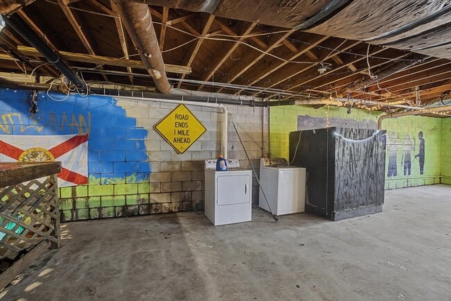 Building Photo - 233 Westridge Dr