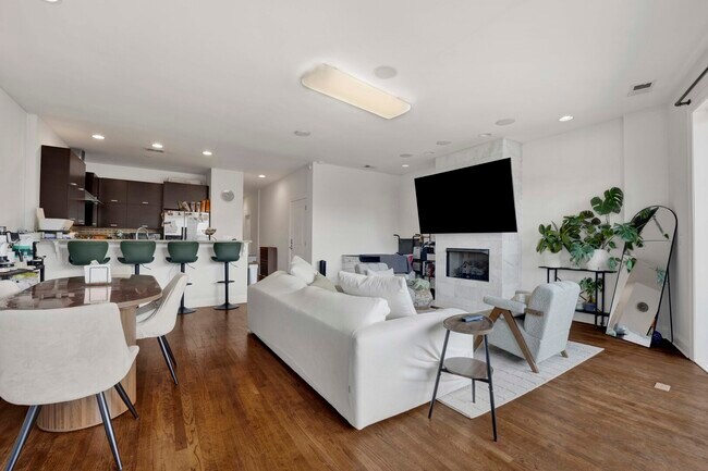 Building Photo - 3505 N Elston Ave