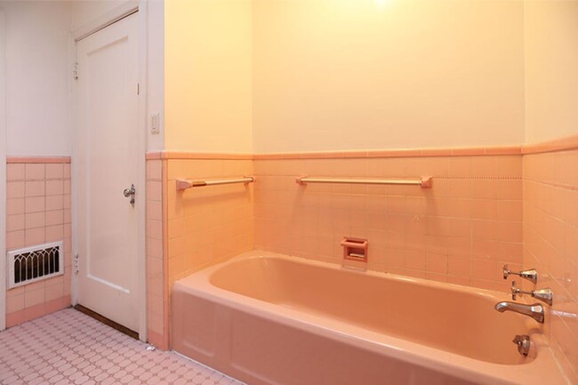 Building Photo - OPEN HOUSE: Sunday (5/4) 3:30-4:00pm Nob H...