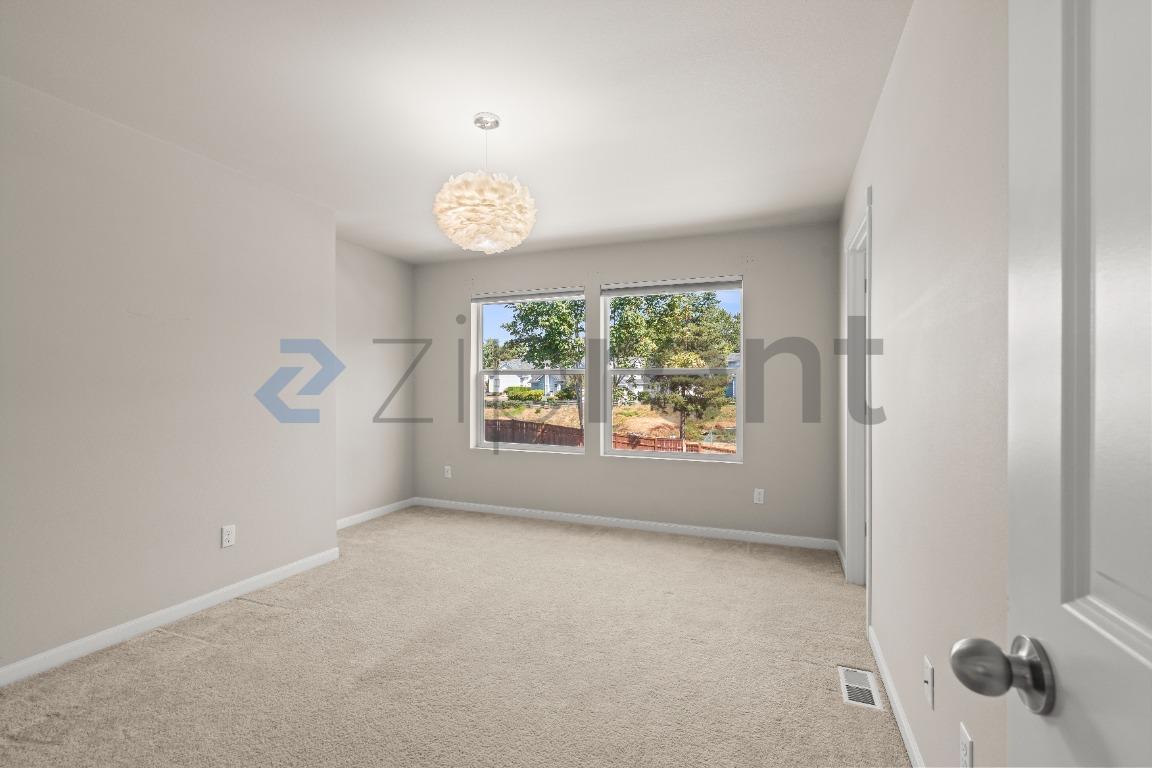 Building Photo - Unit