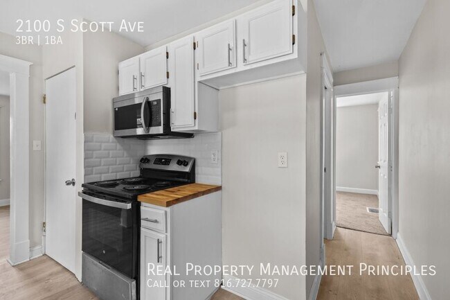 Building Photo - 2100 S Scott Ave
