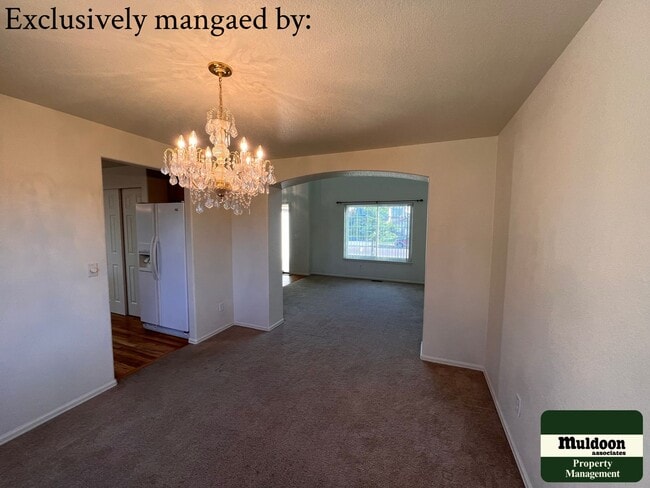 Building Photo - Stunning 3  Bedroom Home with lots of space and a beautiful fenced back yard -