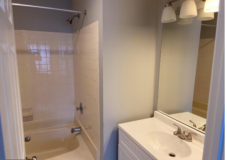 Second Floor Master Suite Bath - 321 Steeplechase Ct