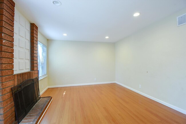 Building Photo - Remodeled townhouse with AC, Top Cupertino...