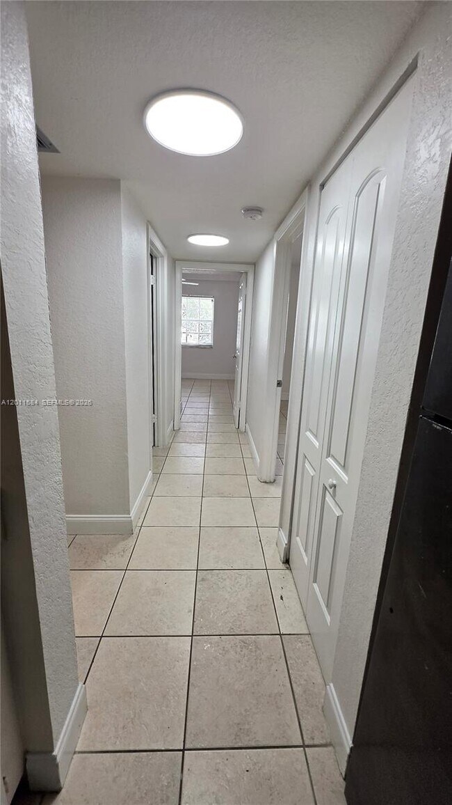 Building Photo - 2880 N Oakland Forest Dr