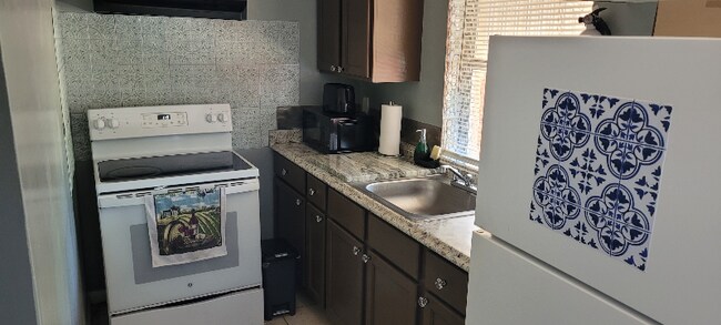 Building Photo - 129 SE 2nd Terrace