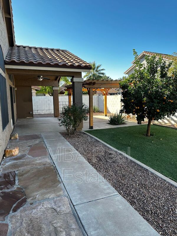 Building Photo - 1722 S Gilmore Cir