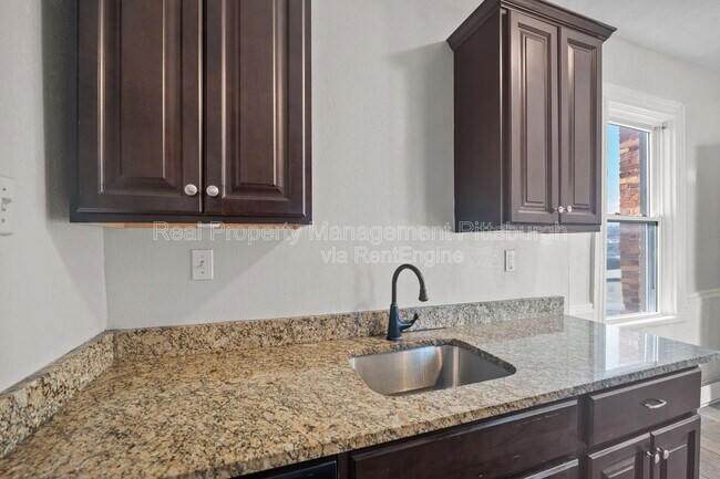 Building Photo - 3053 Brereton St
