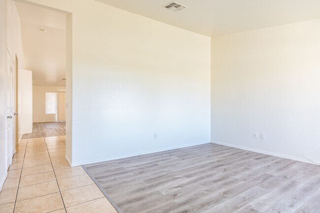 Building Photo - Great Home in a Great Location