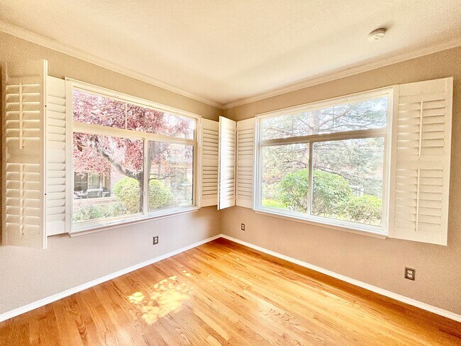 Building Photo - 6458 Silver Mesa Dr