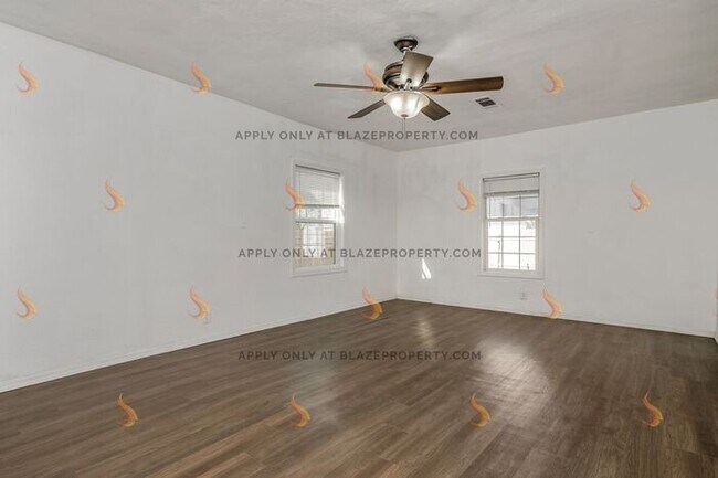 Building Photo - Beautifully Renovated 3-Bed, 1-Bath Home w...