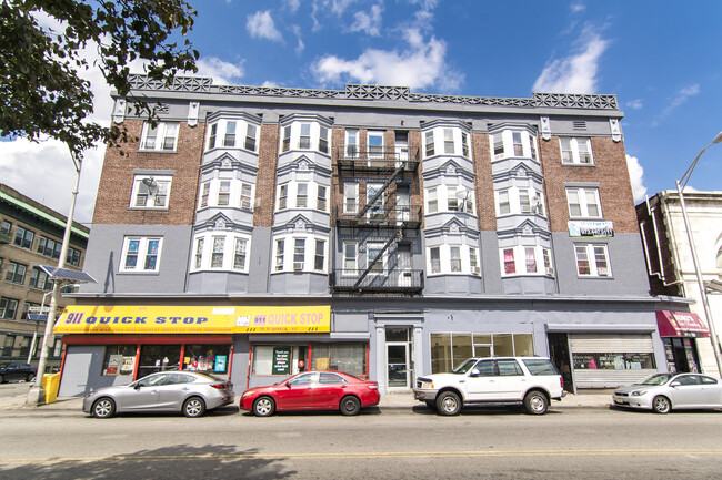 Building Photo - 600 Main St