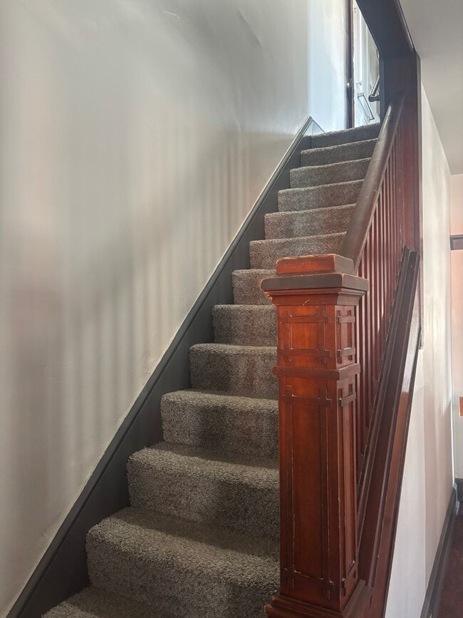 Building Photo - Duplex For Rent