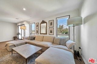 Building Photo - 132 N Swall Dr