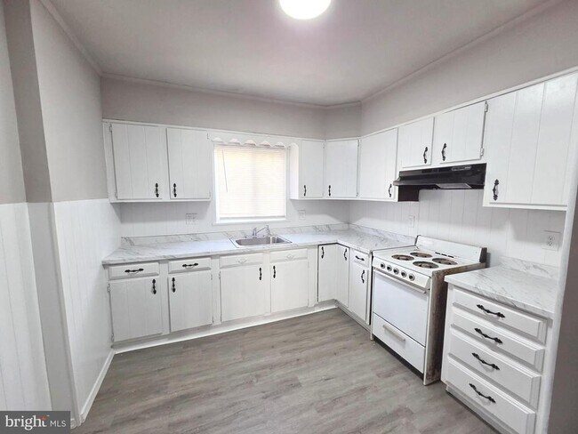 Building Photo - 4020 Howland St