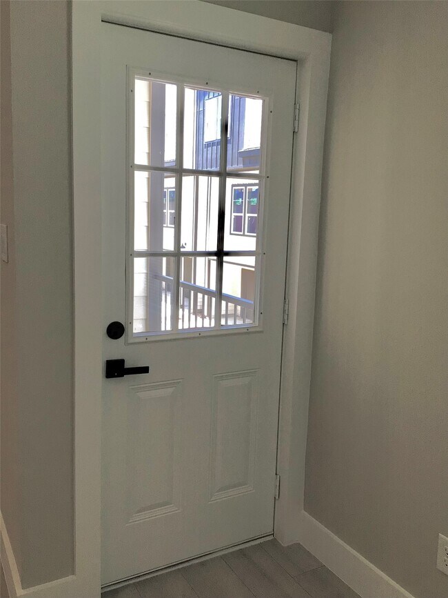 Building Photo - 2109 Marnel Rd