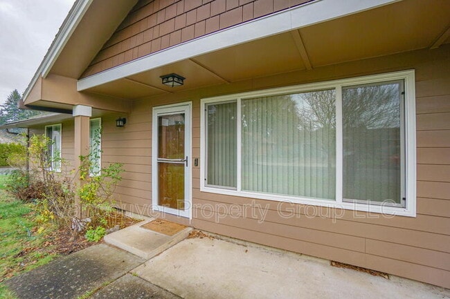 Building Photo - 403 NE 123rd Ave