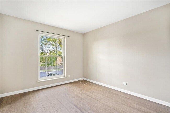 Building Photo - 5200 Carriage Way Dr