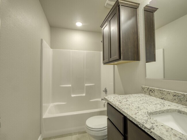 Building Photo - 619 Fallbrook Dr