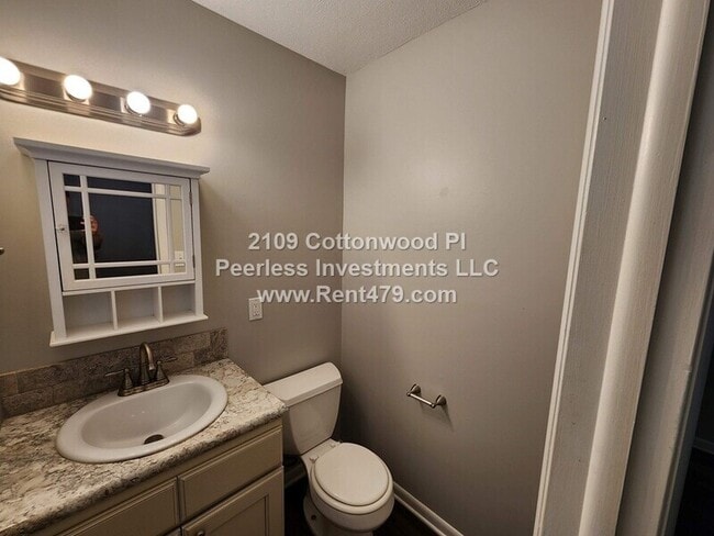 Building Photo - 2109 Cottonwood Pl