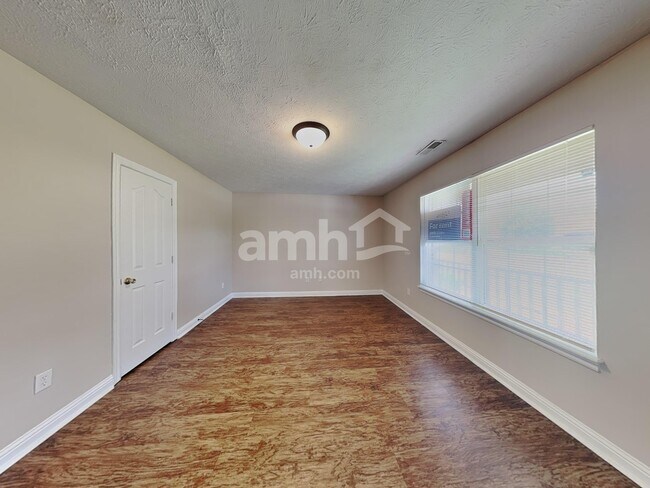 Building Photo - 960 Foxtail Ct