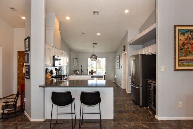 Building Photo - Spacious 3-Bedroom Oasis with Pool in Yuma...