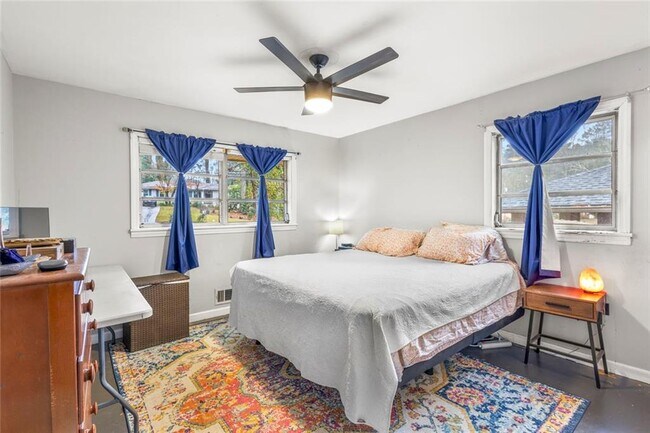 Building Photo - 2205 Plantation Dr