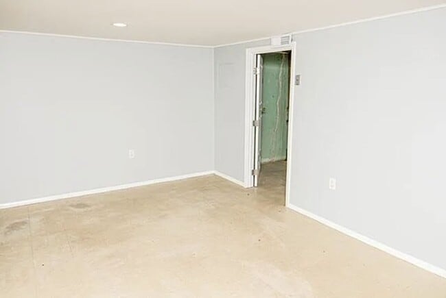 Building Photo - Stunning 3-Bedroom Townhome with One-Car Garage! Available NOW!