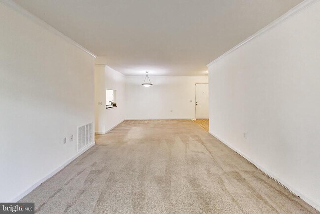 Building Photo - 18310 Streamside Dr