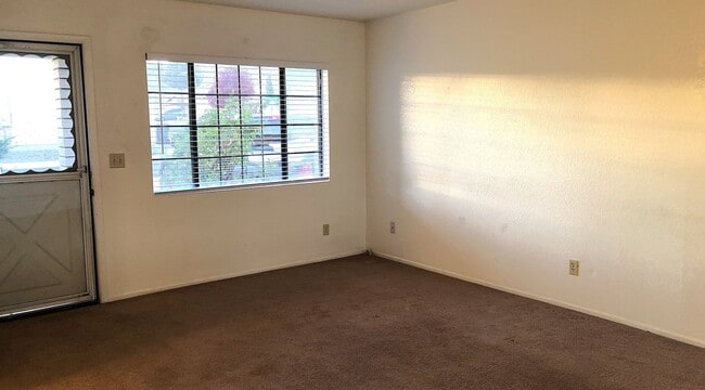 Building Photo - Canyon Shadows Great 2+2!