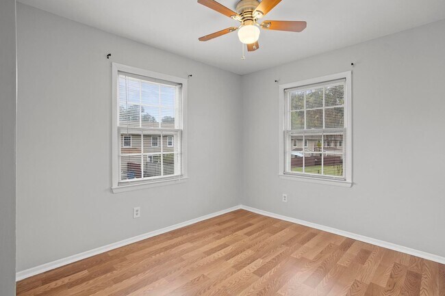 Building Photo - Townhome for rent in Jacksonville!