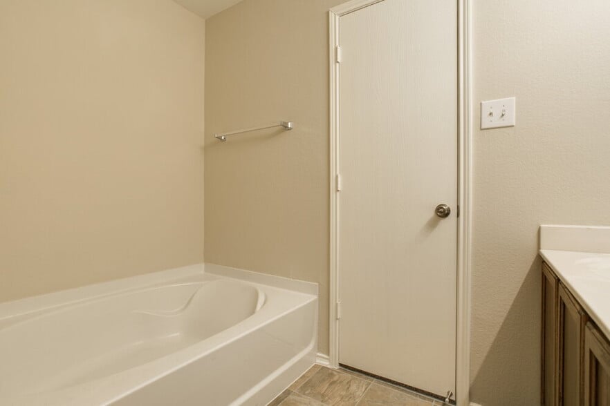 Building Photo - 1017 Maidenhair Ln