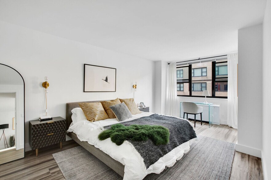 Building Photo - 330 W 58th St