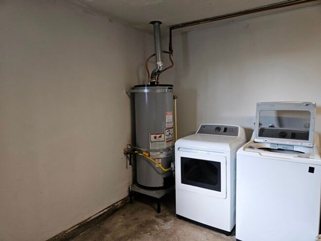 Building Photo - 3Bd/2Ba Single Story Home-Available to View!