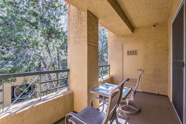 Building Photo - 210 E Flamingo Rd