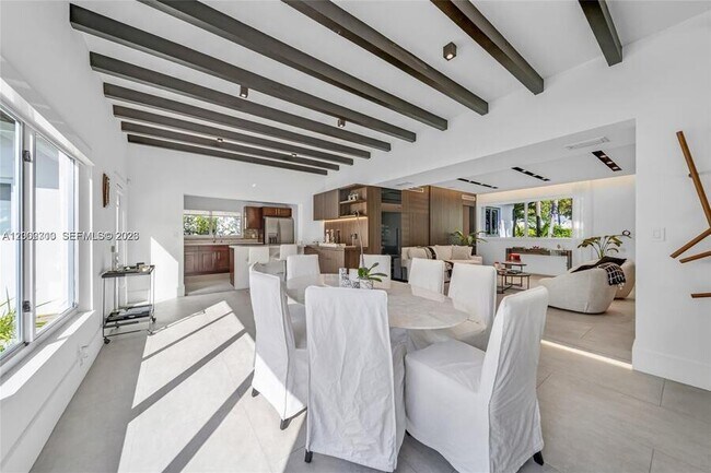 Building Photo - 3531 SW 1st Ave