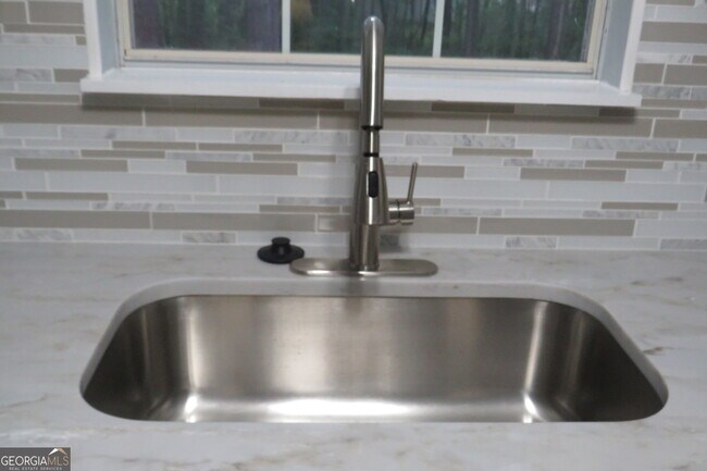 Building Photo - 2060 Bedford Ct