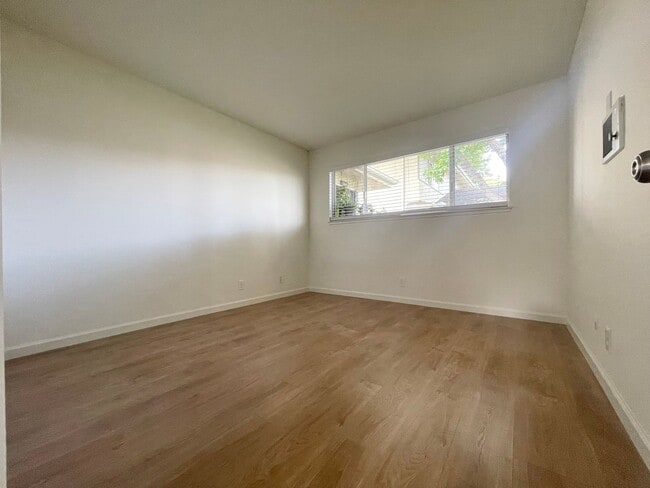 Building Photo - Beautifully Renovated Marina Village Condo...