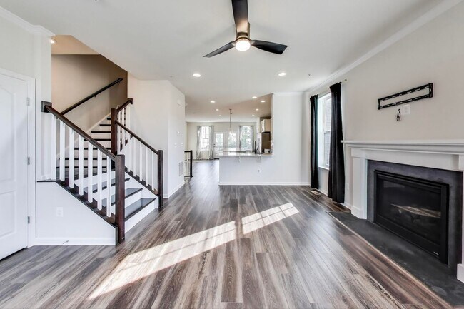 Building Photo - Luxurious on Lanham Hill - 3 + 3.5 Near Ne...