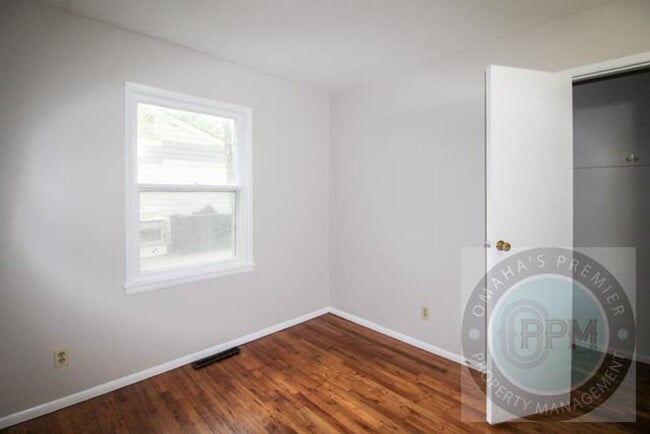Building Photo - Spacious 2 Bedroom 1 Bathroom Unit in La V...