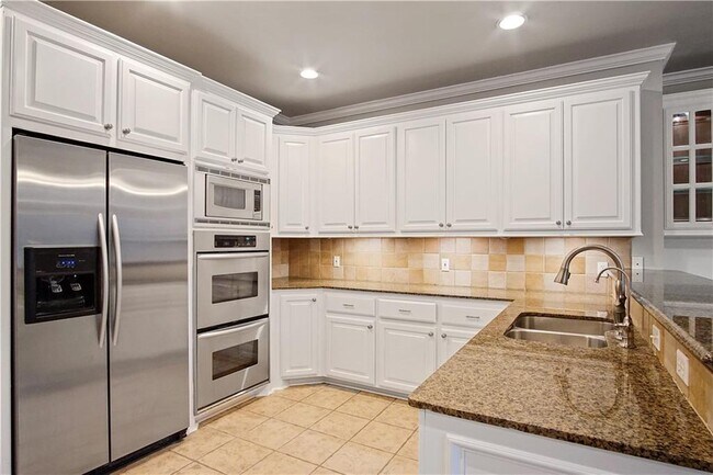 Building Photo - 9417 Forest Dale Dr