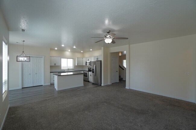 Building Photo - 3061 W Silver River St
