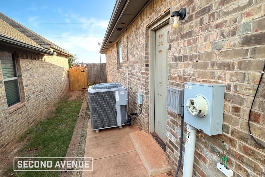 Building Photo - 1028 NW 191st St