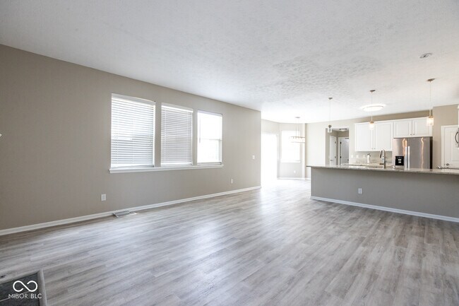 Building Photo - 344 W Columbine Ln