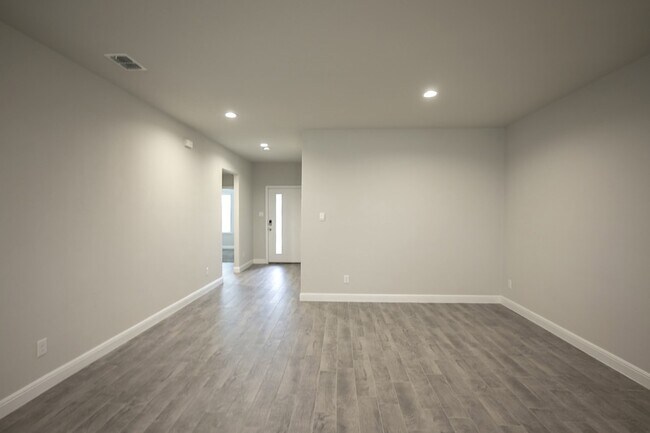 Building Photo - 725 Golden Gate Pk Rd