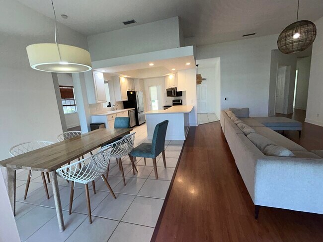 Building Photo - 8455 Belize Pl
