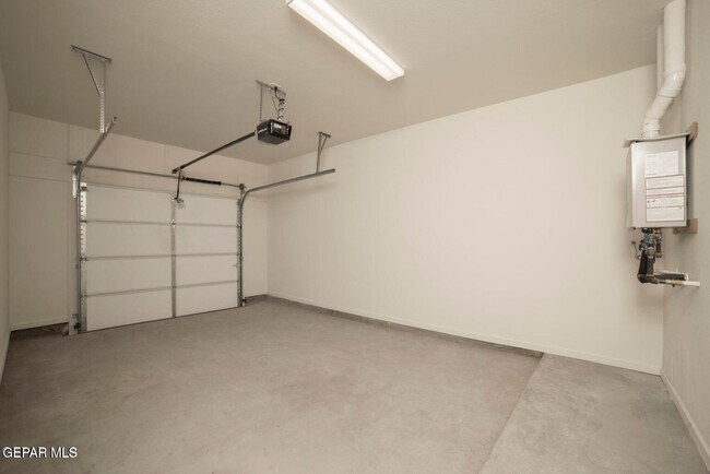 Building Photo - 1060 Hoppas St