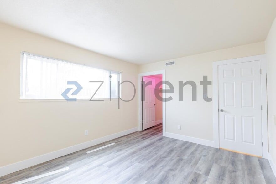 Building Photo - 4561 Ashcroft Ave