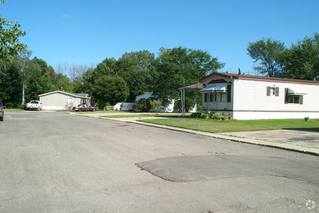 Building Photo - Parkwood Mobile Home Community