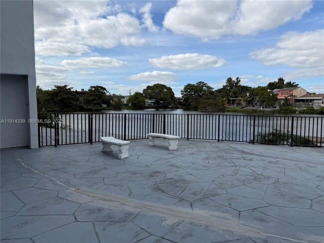 Building Photo - 1325 W 68th St